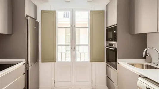 Apartments in Barcelona Ciutat Vella - photo 6