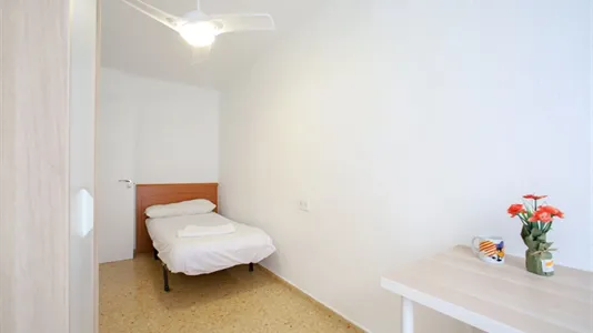 Rooms in el Camí de Vera - photo 7