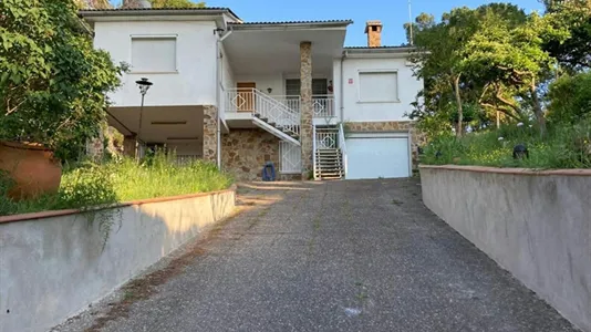 Houses in Canovelles - photo 1