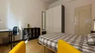 Room for rent, Bologna, Emilia-Romagna, &lt;span class=&quot;blurred street&quot; onclick=&quot;ProcessAdRequest(13507317)&quot;&gt;&lt;span class=&quot;hint&quot;&gt;See streetname&lt;/span&gt;[xxxxxxxxxxxxx]&lt;/span&gt;