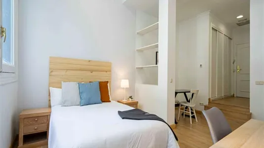 Rooms in Madrid Centro - photo 5