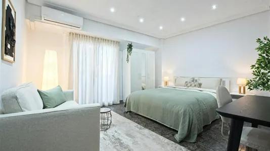 Rooms in Castellar Oliveral - photo 1