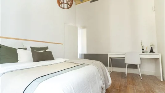 Rooms in Barcelona Ciutat Vella - photo 3