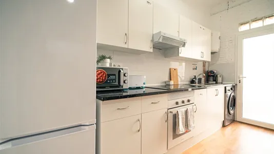 Rooms in Barcelona Ciutat Vella - photo 6