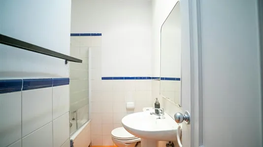 Rooms in Madrid Centro - photo 8