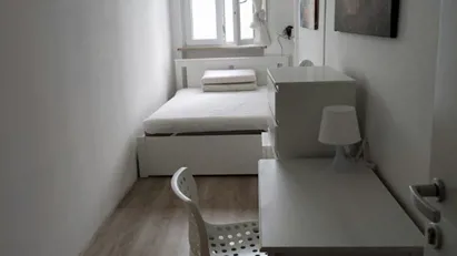 Room for rent in Milano Zona 9 - Porta Garibaldi, Niguarda, Milan