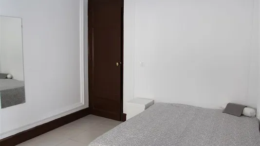 Rooms in Barcelona Ciutat Vella - photo 2