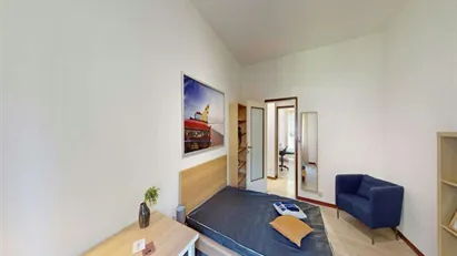 Room for rent in Milano Zona 6 - Barona, Lorenteggio, Milan