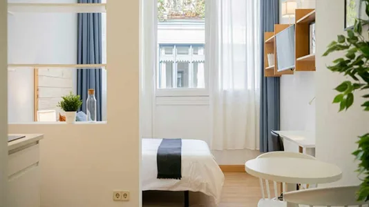 Rooms in Madrid Centro - photo 2