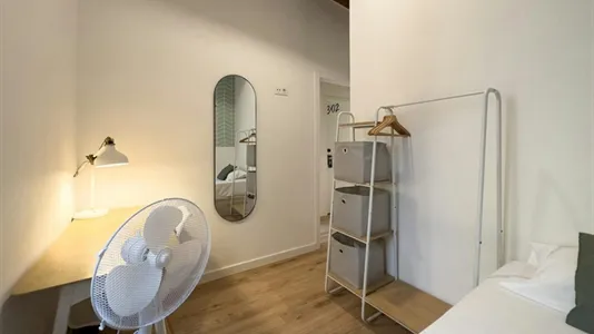 Rooms in Barcelona Ciutat Vella - photo 4