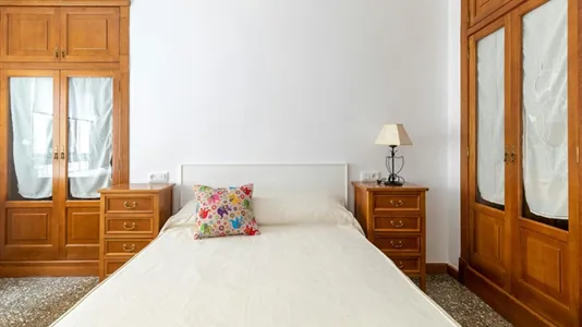 Rooms in Valencia Extramurs - photo 5