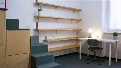 Room for rent in Milano Zona 8 - Fiera, Gallaratese, Quarto Oggiaro, Milan