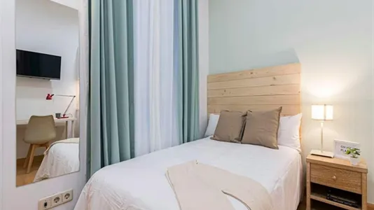 Rooms in Madrid Centro - photo 9