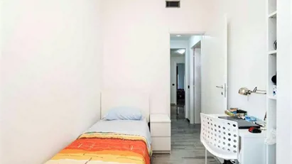 Room for rent in Milano Zona 6 - Barona, Lorenteggio, Milan