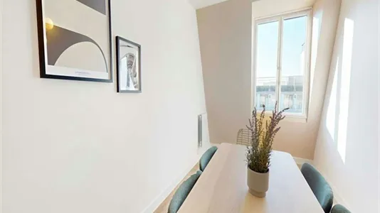 Rooms in Paris 8ème arrondissement - photo 9