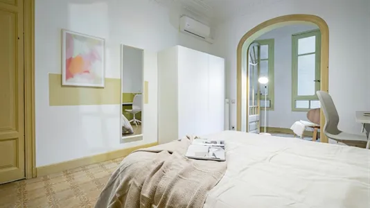 Rooms in Barcelona Eixample - photo 2