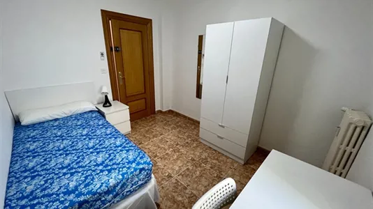 Rooms in Zaragoza - photo 1