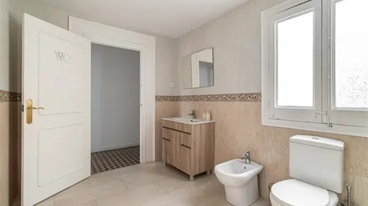 Rooms in Barcelona Ciutat Vella - photo 7