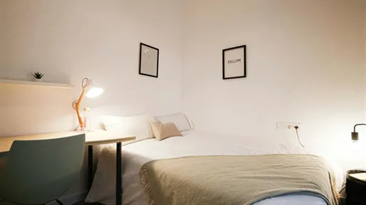 Rooms in Barcelona Ciutat Vella - photo 2