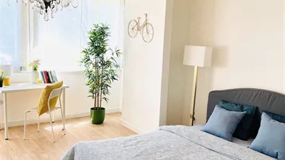 Room for rent in Milano Zona 6 - Barona, Lorenteggio, Milan