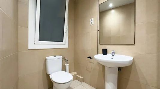 Rooms in Barcelona Ciutat Vella - photo 7