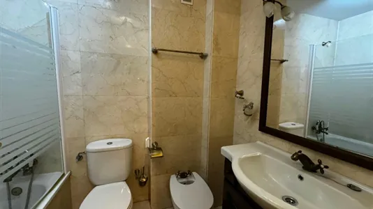 Rooms in El Encinar de los Reyes - photo 7