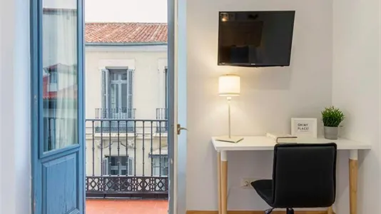 Rooms in Madrid Centro - photo 8