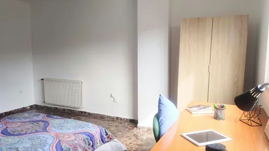 Rooms in Paterna - photo 4