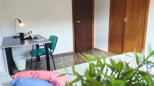 Rooms in Paterna - photo 4