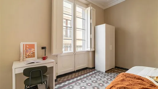 Rooms in Barcelona Ciutat Vella - photo 4