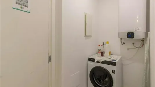 Rooms in Barcelona Ciutat Vella - photo 8