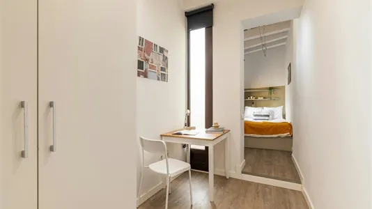 Rooms in Barcelona Ciutat Vella - photo 3