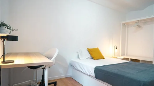 Rooms in Barcelona Ciutat Vella - photo 3