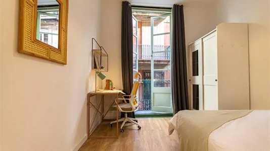 Rooms in Barcelona Ciutat Vella - photo 2