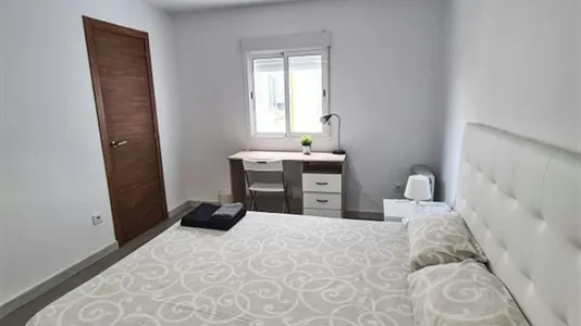 Rooms in el Camí de Vera - photo 5