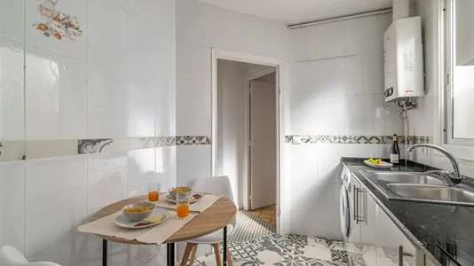 Rooms in Barcelona Ciutat Vella - photo 10