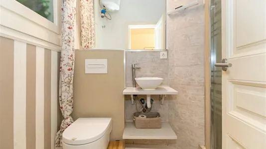 Rooms in Barcelona Ciutat Vella - photo 9