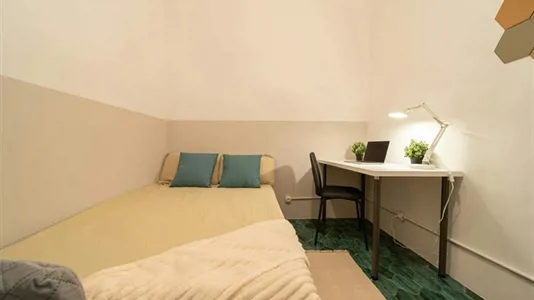 Rooms in Barcelona Eixample - photo 2