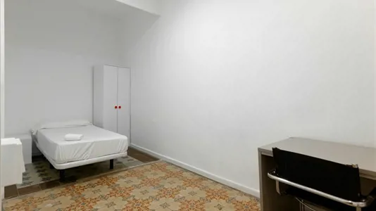 Rooms in Barcelona Ciutat Vella - photo 2