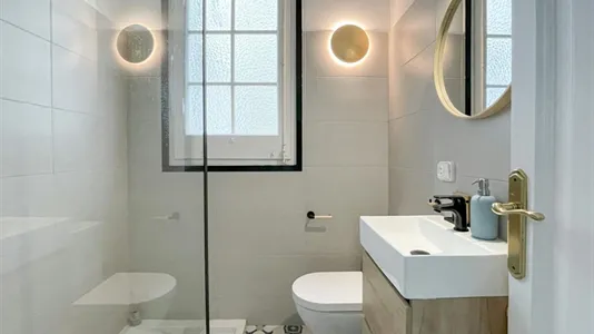 Rooms in Barcelona Eixample - photo 9