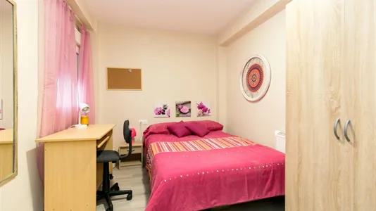Rooms in Granada - photo 1