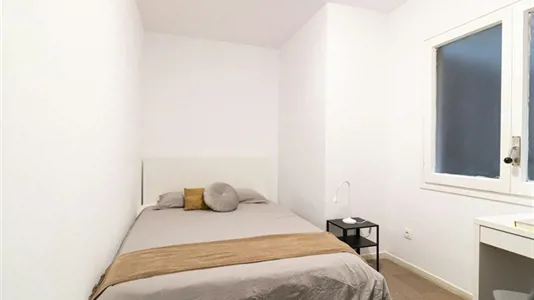 Rooms in Barcelona Eixample - photo 2