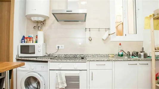 Rooms in Barcelona Ciutat Vella - photo 8