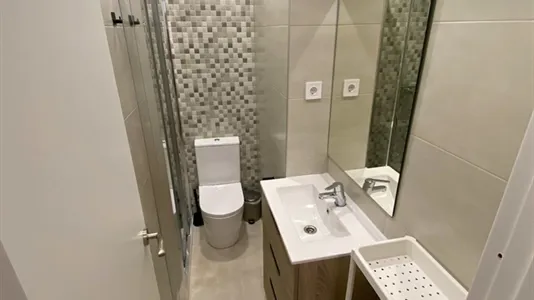 Rooms in Barcelona Ciutat Vella - photo 9