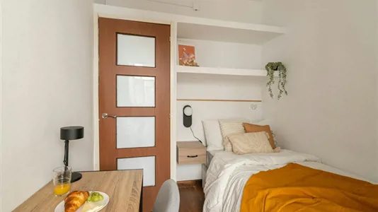 Rooms in Barcelona Ciutat Vella - photo 2