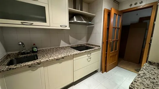 Rooms in El Encinar de los Reyes - photo 9