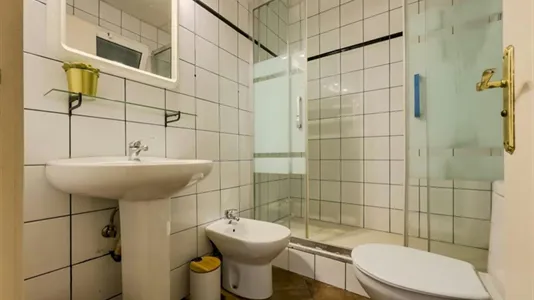 Rooms in Barcelona Ciutat Vella - photo 9