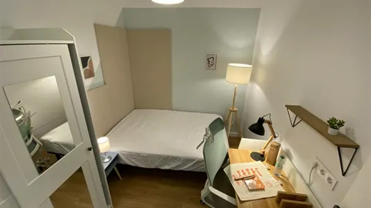 Rooms in Barcelona Ciutat Vella - photo 2