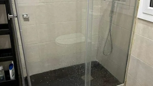 Rooms in Badalona - photo 9