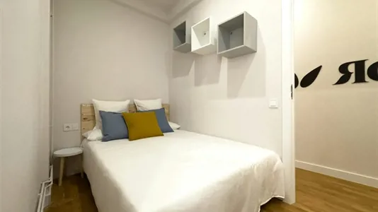 Rooms in Barcelona Eixample - photo 1